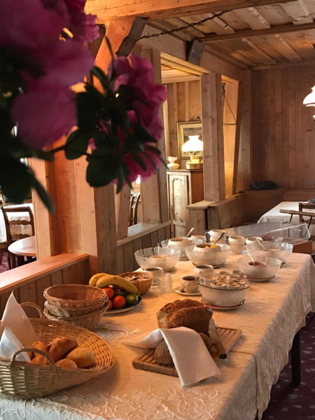 Hotel Alpenrose mit Gourmet-Restaurant Azalée, Bulle, Switzerland