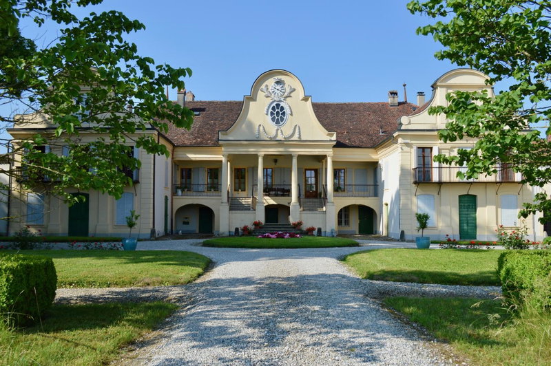 Château de Mathod Chambres d'hôtes, Yverdon-les-Bains, Switzerland