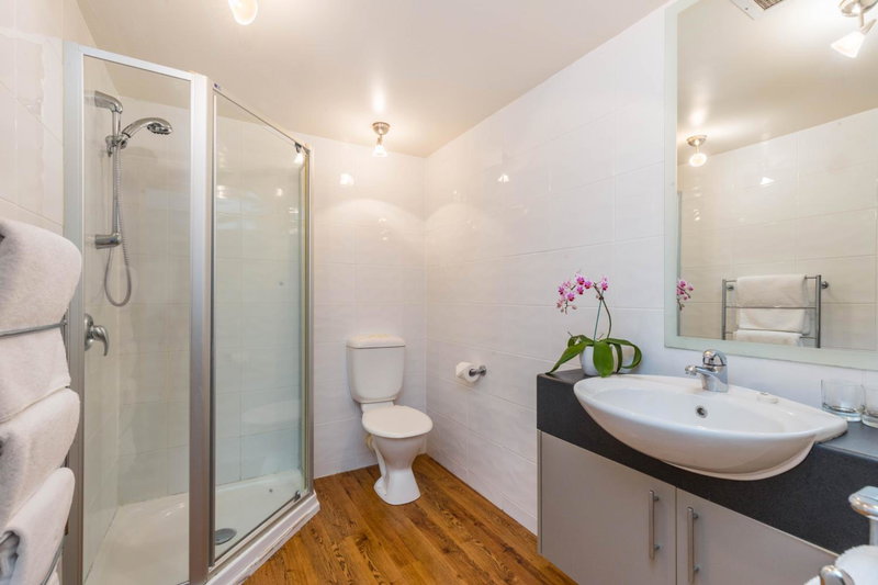 Emerald Inn on Takapuna Beach, North Shore, New Zealand