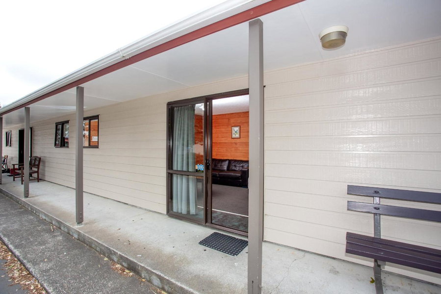 Wellington TOP 10 Holiday Park, Lower Hutt, New Zealand