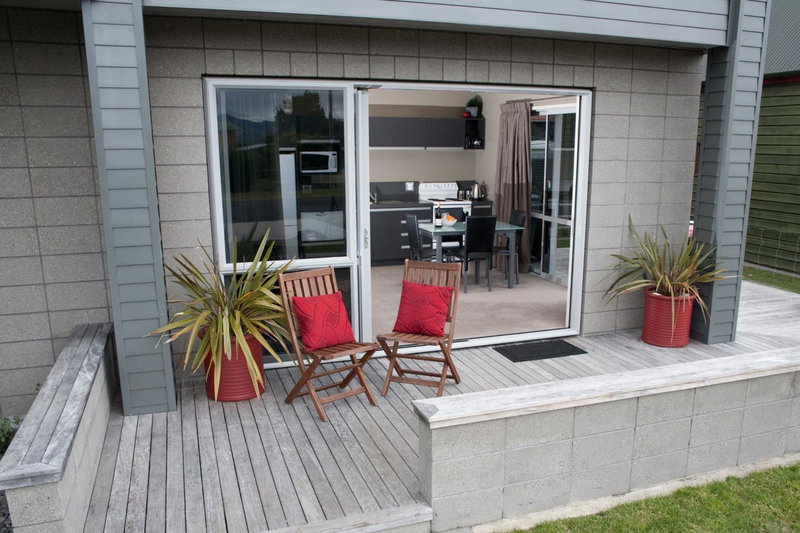 Bay Breeze Accommodation, Cooks Beach, New Zealand