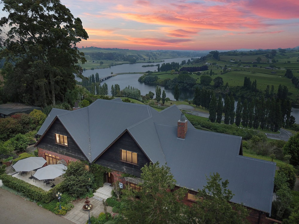 Lake Karapiro Lodge, New Zealand