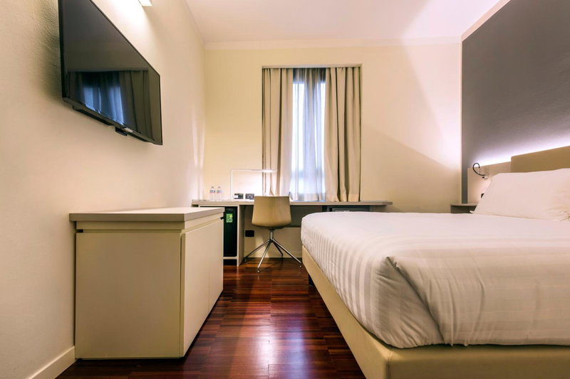 43 Station Hotel, Milan, Italy