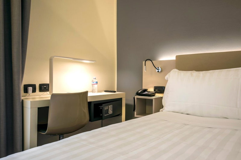 43 Station Hotel, Milan, Italy
