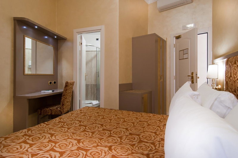 Hotel Fellini a Fontana di Trevi, Rome, Italy