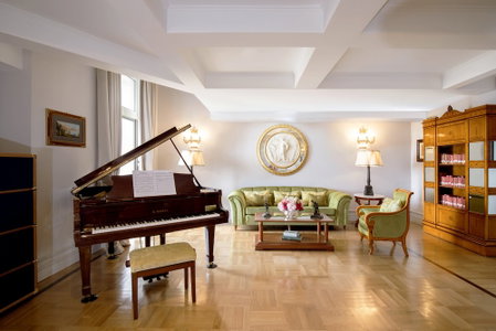 Grand Hotel Parkers, Chiaia, Italy