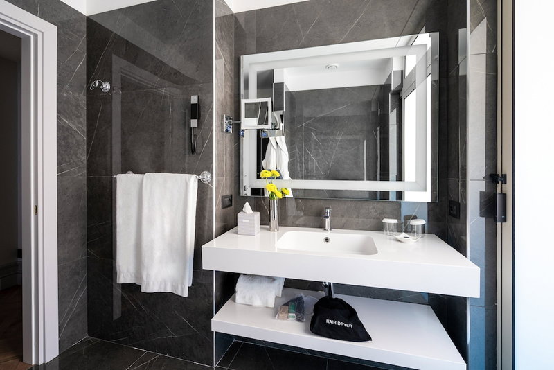 Grand Hotel Parkers, Chiaia, Italy
