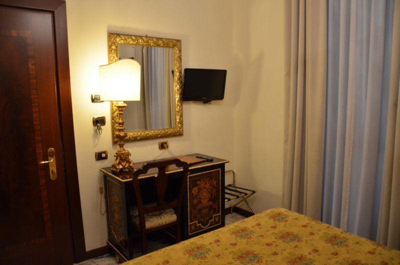 Hotel Des Epoques, Rome, Italy