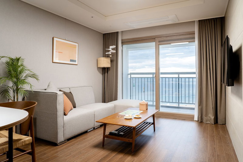 Urbanstay Sokcho beach C, Sokcho, South Korea