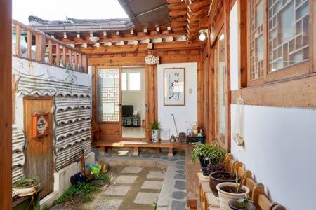 Inwoo Guesthouse, Seoul, South Korea