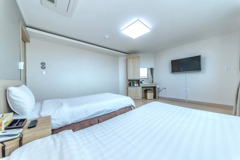 Jungmoon City Hotel & J-hill Hotel, Seogwipo, Южная Корея