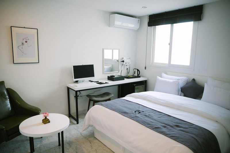 Gray Hotel, Kyosai, South Korea