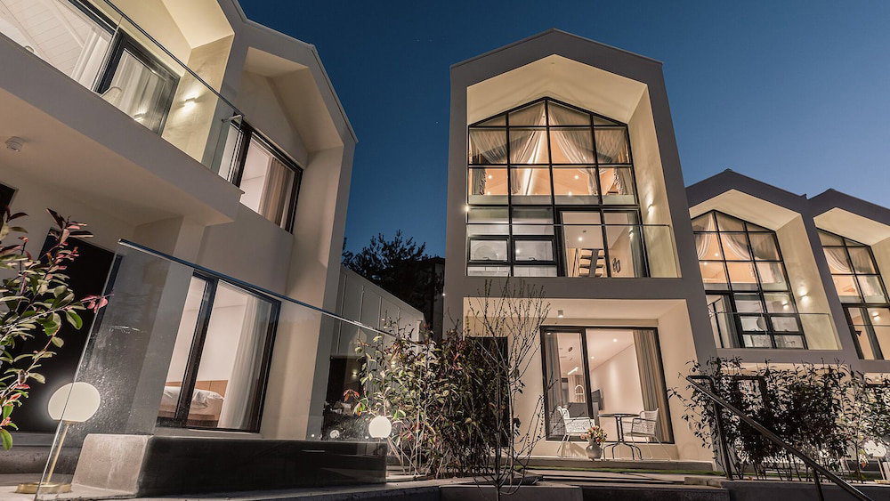 Hotel · Albescent Pool Villa, Gyeongju