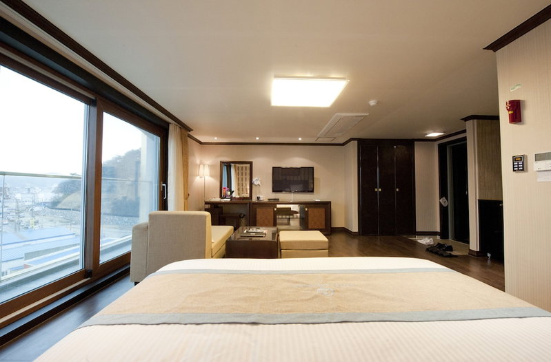 Tongyeong Anchovy tourist Hotel, Kyosai, South Korea