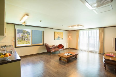 Tongyeong Anchovy tourist Hotel, Kyosai, South Korea