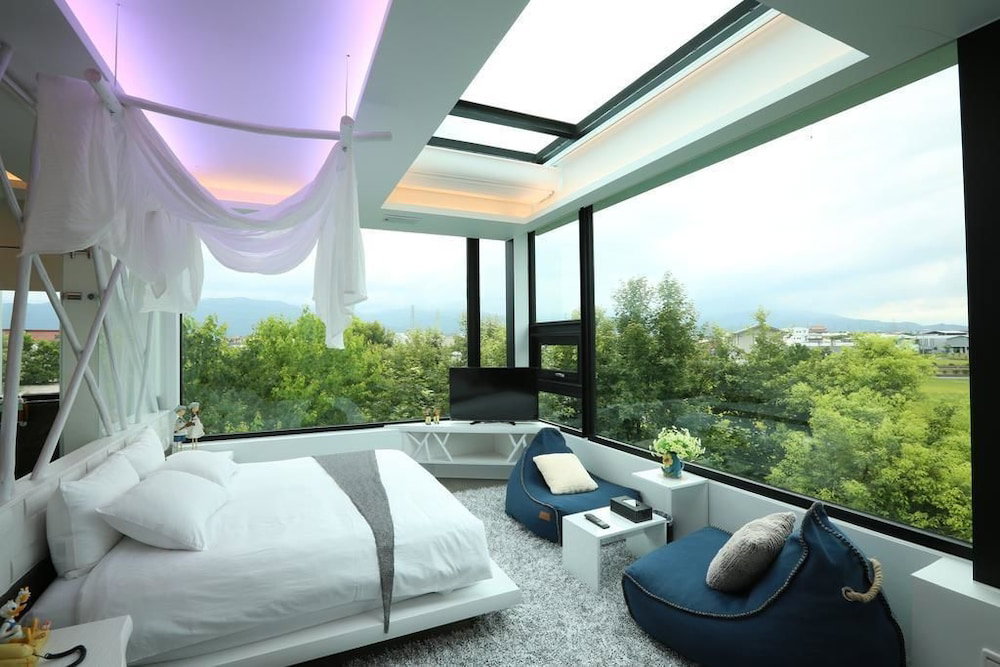 Maple House Riverside, Taiwan