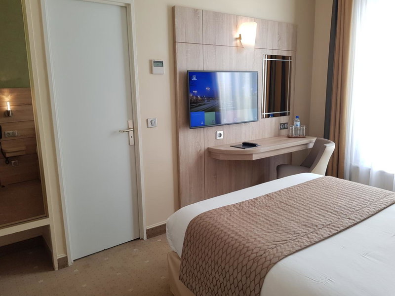 Hotel Champerret Elysees, Levallois-Perret, France