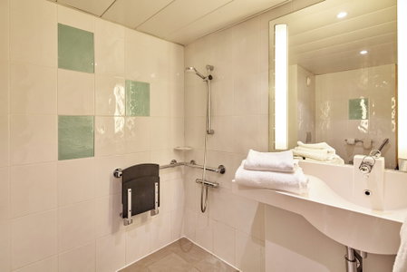 B&B HOTEL Cergy Port, Cergy, France