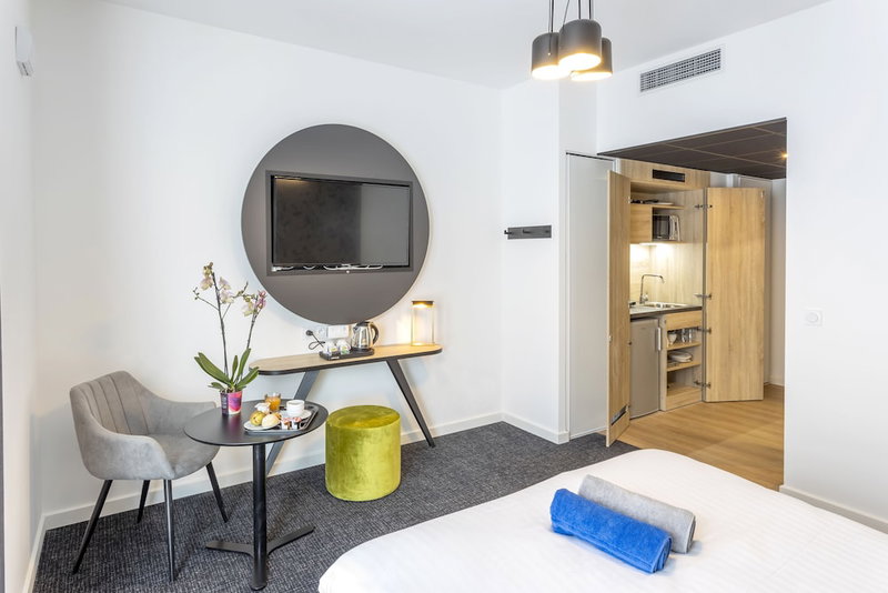 Nemea Appart`Hotel Riviera Nice Aeroport, Saint-Laurent-du-Var, France