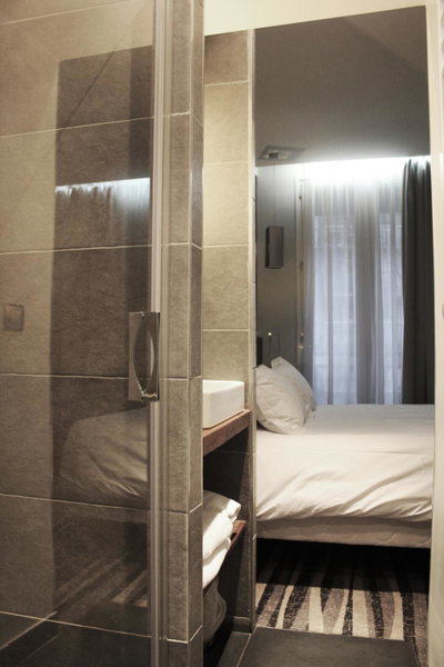 Hôtel Lumières Montmartre Paris, Saint-Ouen, France
