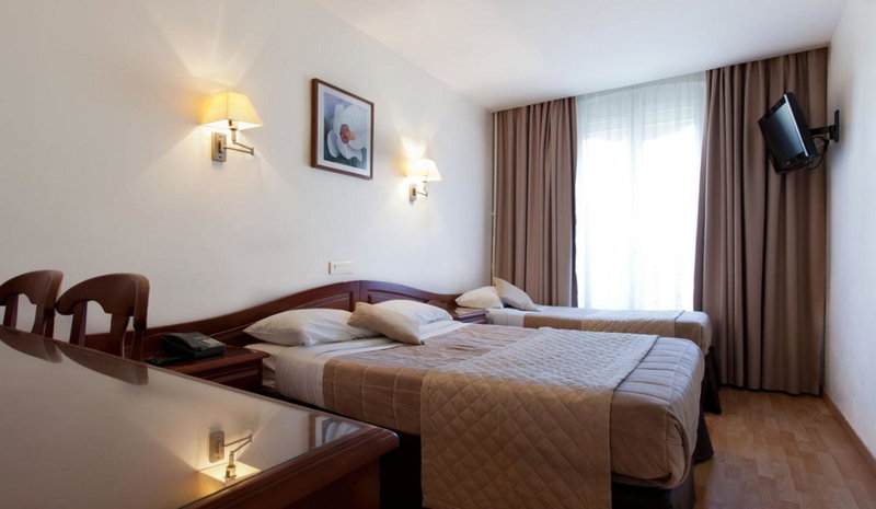 Hotel COSMOTEL MARAIS REPUBLIQUE PARIS, Paris, France