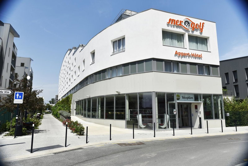 Appart-Hôtel Mer & Golf City Bordeaux Bassins à flot, Cenon, France