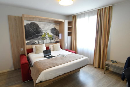 Appart-Hôtel Mer & Golf City Bordeaux Bassins à flot, Cenon, France