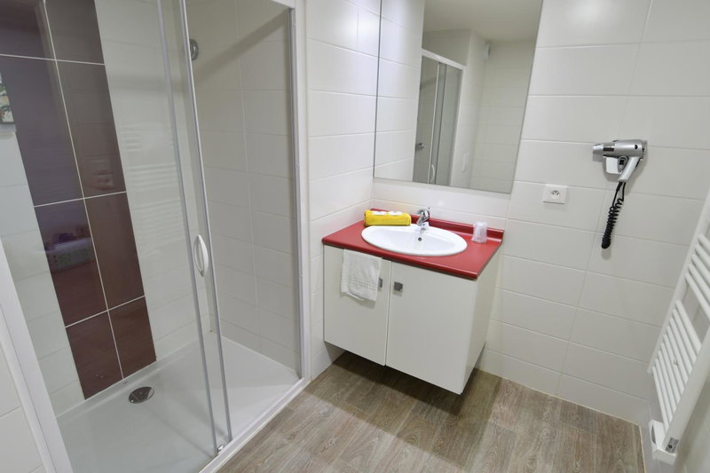 Appart-Hôtel Mer & Golf City Bordeaux Bassins à flot, Cenon, France