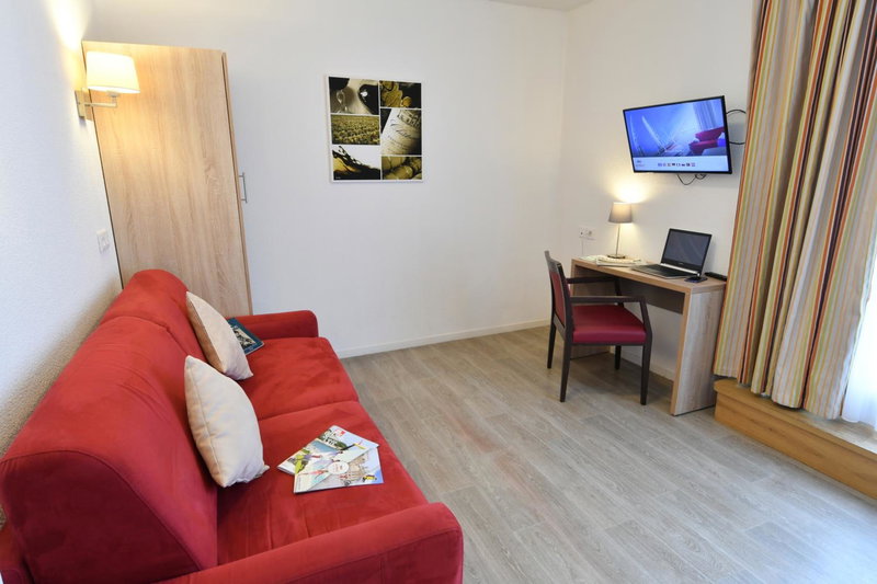 Appart-Hôtel Mer & Golf City Bordeaux Bassins à flot, Cenon, France