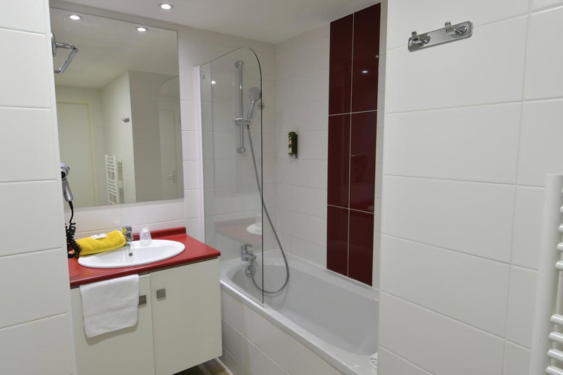 Appart-Hôtel Mer & Golf City Bordeaux Bassins à flot, Cenon, France
