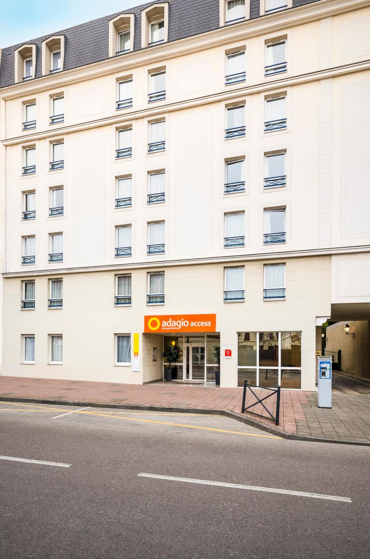 Aparthotel Adagio Access Paris Vanves - Porte de Versailles, France