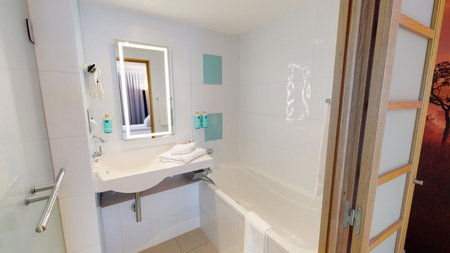 Novotel Lyon Gerland, Sainte-Foy-les-Lyon, France