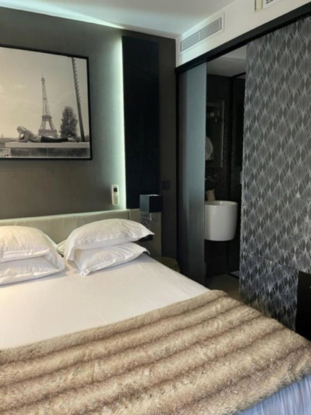 Hôtel Elysées Paris, Levallois-Perret, France