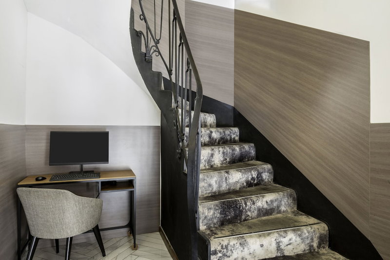 Best Western Plus Hotel Comedie Saint-Roch, Montpellier, France