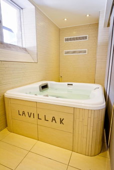 Hôtel et Spa La Villa K - Basel Airport, Saint-Louis, France
