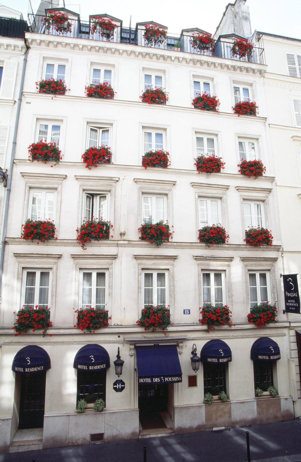 Hotel · Hôtel des 3 Poussins, Paris