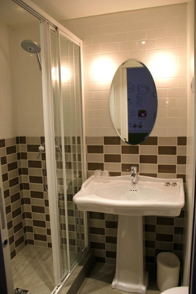Hôtel des 3 Poussins, Paris, France