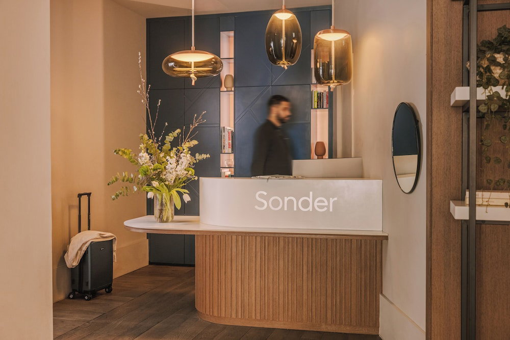 Hotel · Ikonik Jean Medecin, Nice
