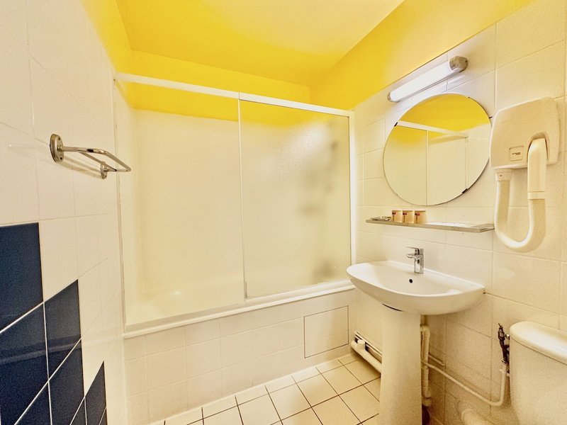 Hôtel Bellevue Paris Montmartre, Saint-Ouen, France