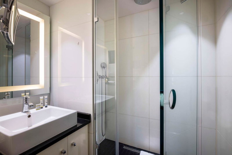 Best Western Plus Bretagne Montparnasse, Montrouge, France