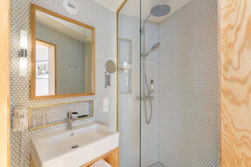 Hôtel Montholon, Paris, France