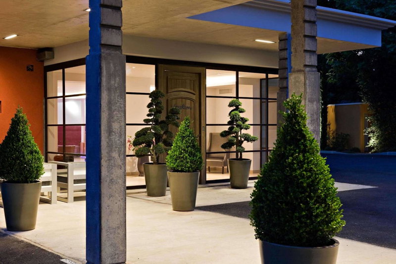 Best Western Plus Le Lavarin Avignon, Avignon, France
