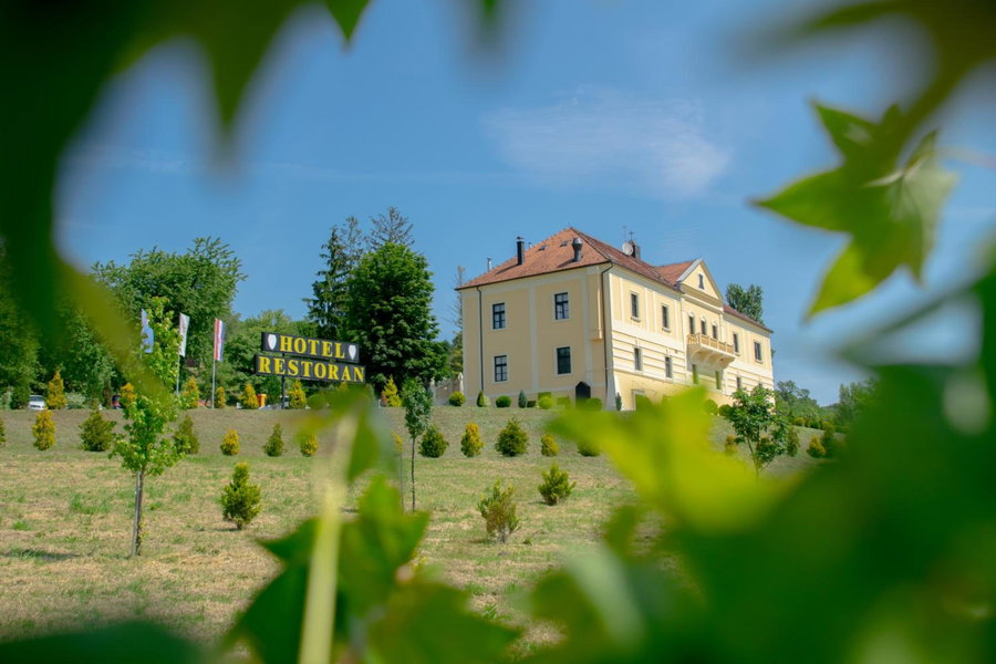 Hotel & Restoran Dvorac Gjalski, Zapresic, Croatia