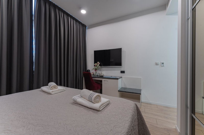 Sky & Sun Luxury Rooms with private parking in the garage, Zadar, Croatia