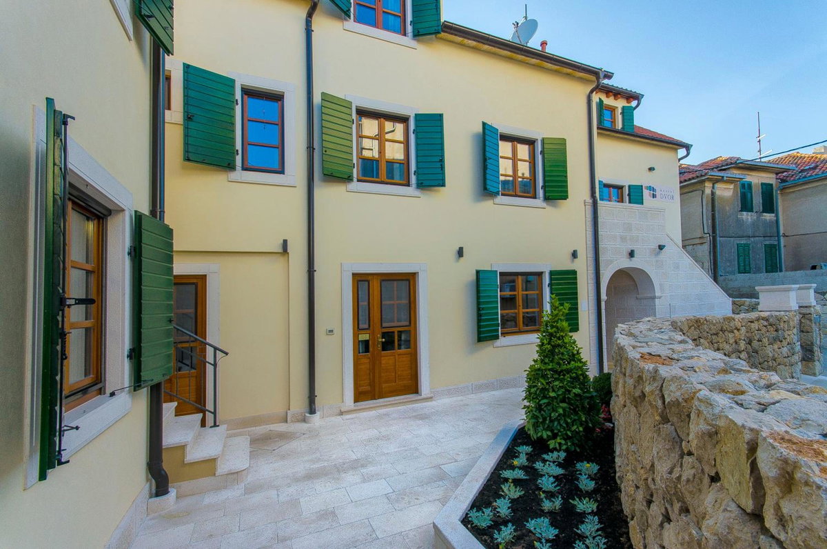 Hostel Dvor, Croatia