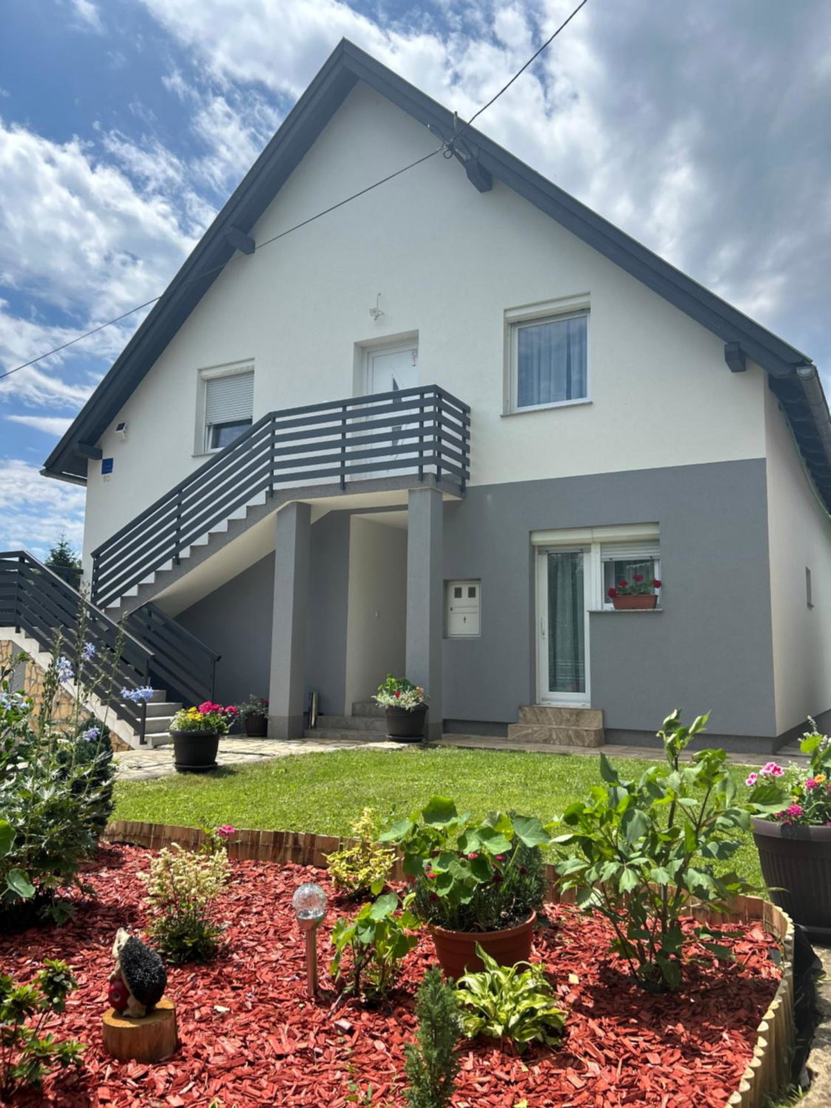 Hotel · Apartments and Rooms Krizmanic, Smoljanac