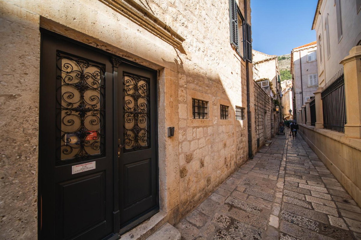 SUNce Palace Apartments with free offsite parking, Croatia