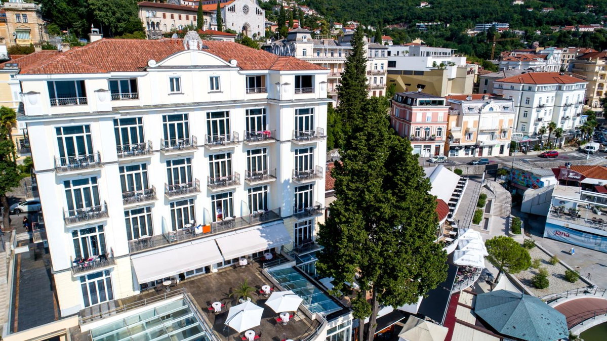 Отель · Hotel Savoy, Rijeka
