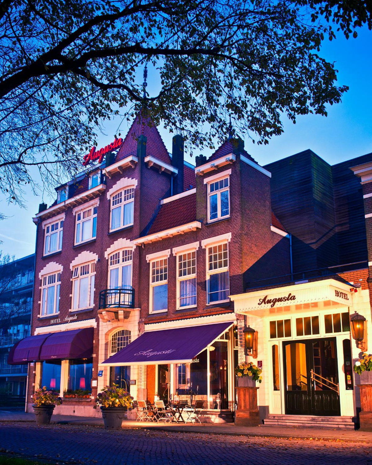 Augusta Hotel, Niederlande