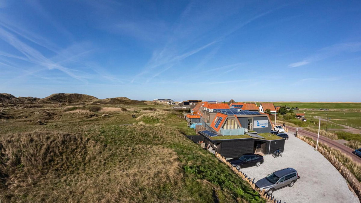 Hotel · Strandhotel Camperduin, Bergen